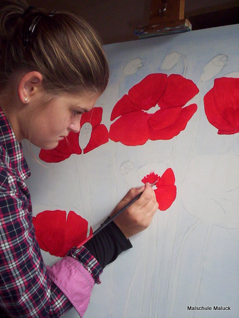 04 Ein Mohnbild in Acrylfarbe von Anne  entsteht in der Malschule Maluck